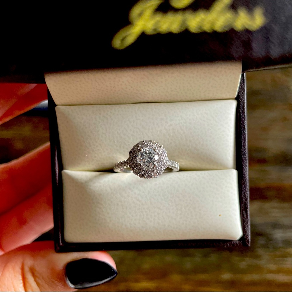 Elegant engagement ring